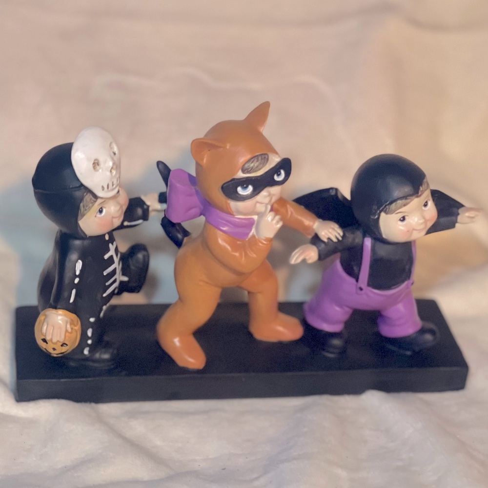 Trick-or-Treaters Table Decor
